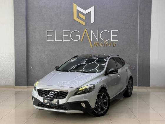 VOLVO V40 2.0 T5 CROSS COUNTRY AWD TURBO GASOLINA 4P AUTOMÁTICO VOLVO V40 2.0 T5 CROSS COUNTRY AWD TURBO GASOLINA 4P AUTOMÁTICO